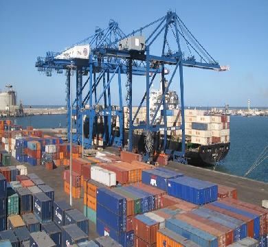 المركز الاعلامي : ميناء دمياط يعمل بصورة طبيعة رغم التقلبات الجوية 